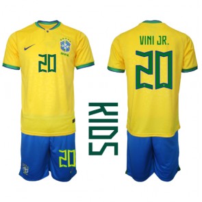 Brasilien Vinicius Junior #20 Replika Babytøj Hjemmebanesæt Børn VM 2022 Kortærmet (+ Korte bukser)